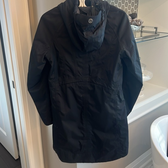 Lululemon rain coat - Picture 4 of 7